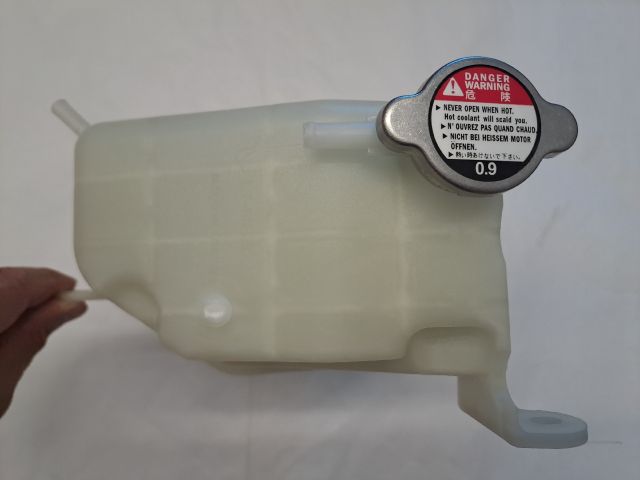 bontott MITSUBISHI L 400 Kiegyenlítő Tartály