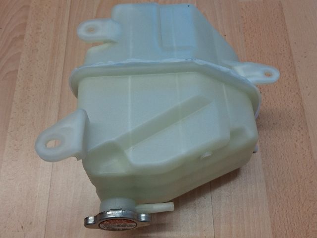 bontott MITSUBISHI L 400 Kiegyenlítő Tartály