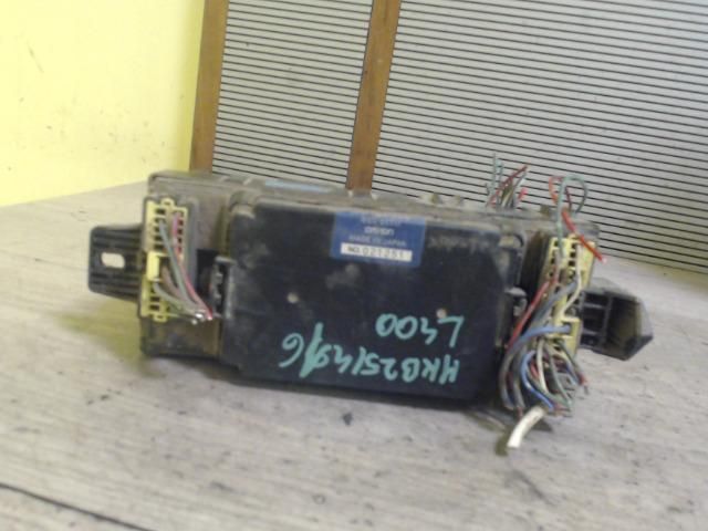 bontott MITSUBISHI L 400 Biztosítéktábla Motortér