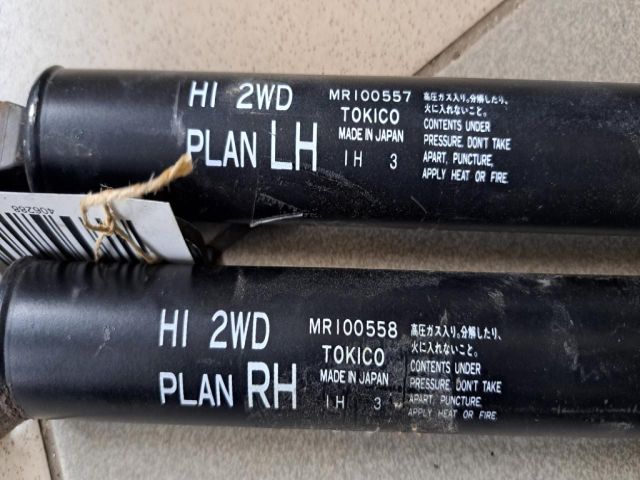 bontott MITSUBISHI L 400 Gázrugós Kitámasztó Teleszkóp Pár Csomagtérajtó