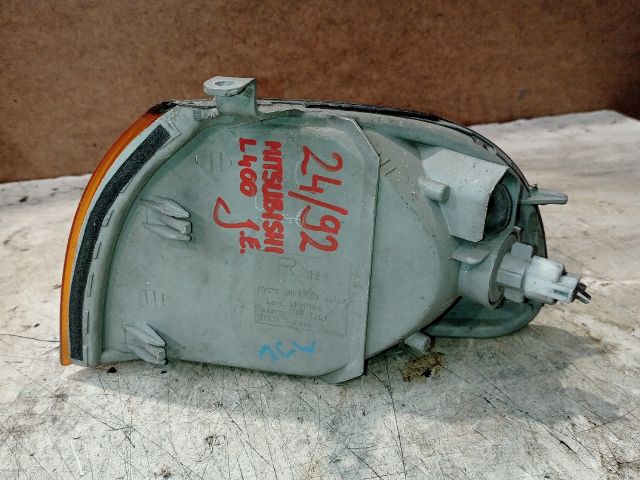 bontott MITSUBISHI L 400 Jobb első Irányjelző