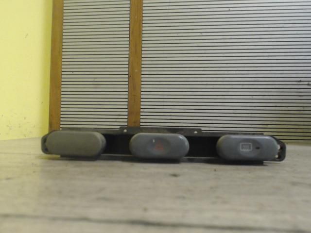 bontott MITSUBISHI L 400 Vészvillogó Kapcsoló