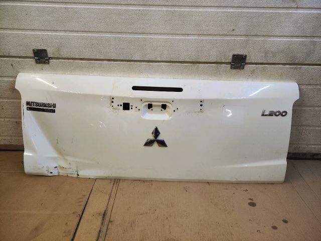 bontott MITSUBISHI L200 Alváz/nyitott (MQ) Plató Ajtó