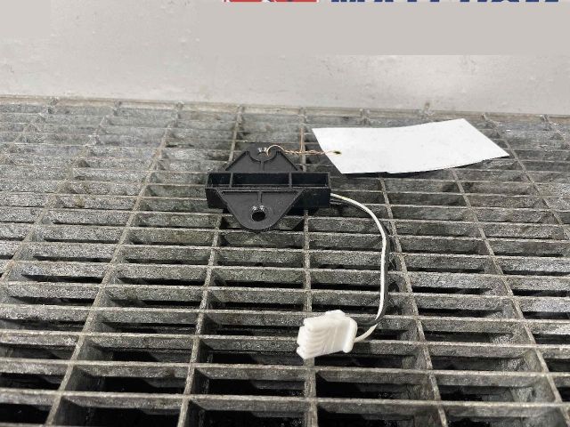 bontott MITSUBISHI L200 Antenna Erősítő