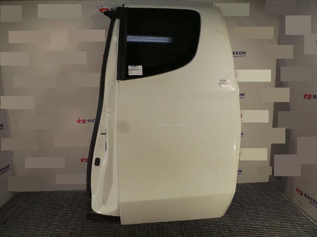 bontott MITSUBISHI L200 Bal hátsó Ajtó (Üres lemez)