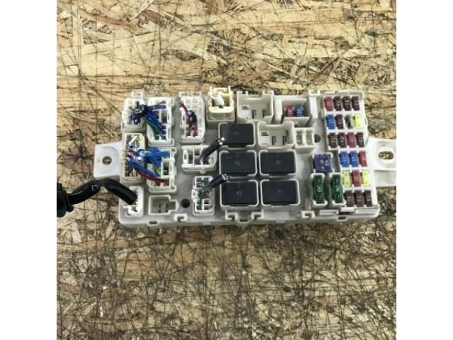 bontott MITSUBISHI L200 Biztosítéktábla Doboz