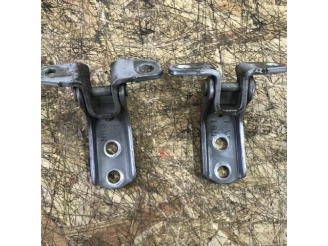 bontott MITSUBISHI L200 Jobb első Zsanér