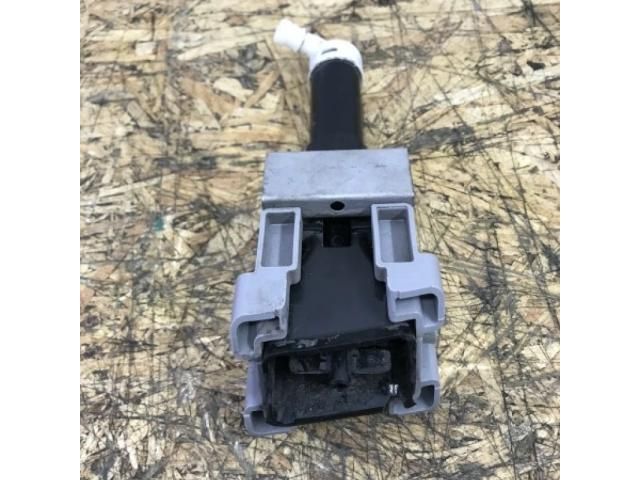 bontott MITSUBISHI L200 Jobb Fényszórómosó Fúvóka