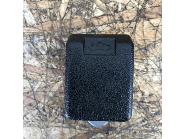 bontott MITSUBISHI L200 Motorháztető Nyitó Kar / Gomb