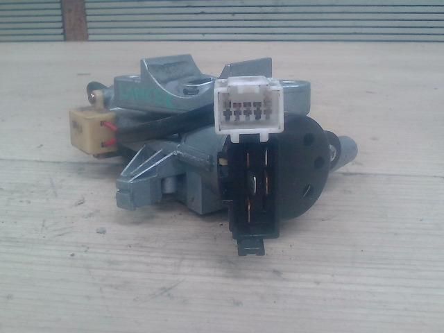 bontott MITSUBISHI LANCER Gyújtáskapcsoló Házzal