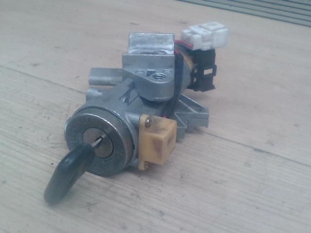 bontott MITSUBISHI LANCER Gyújtáskapcsoló Házzal