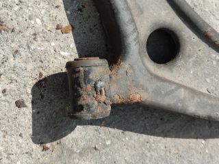 bontott MITSUBISHI LANCER Bal első Lengőkar