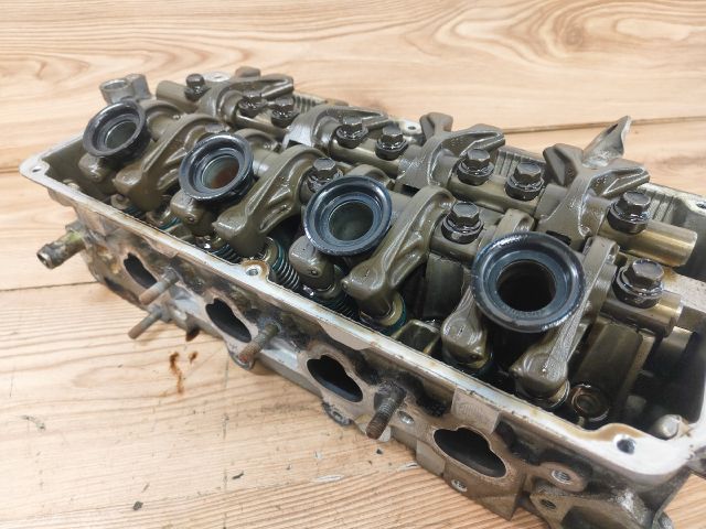 bontott MITSUBISHI LANCER Hengerfej