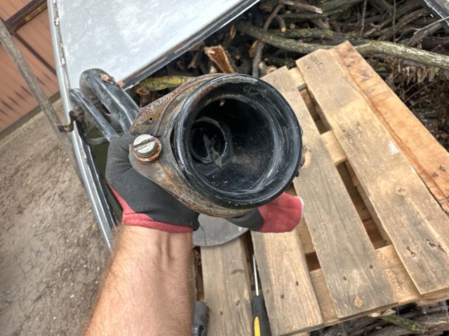 bontott MITSUBISHI LANCER Tankbetöltő Cső (Fém)