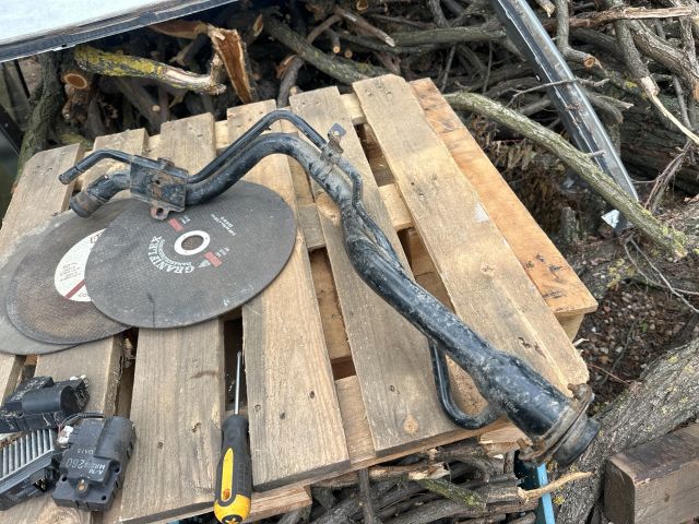 bontott MITSUBISHI LANCER Tankbetöltő Cső (Fém)