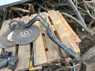 bontott MITSUBISHI LANCER Tankbetöltő Cső (Fém)