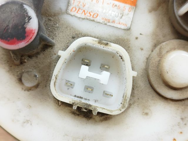 bontott MITSUBISHI LANCER Üzemanyag Szivattyú