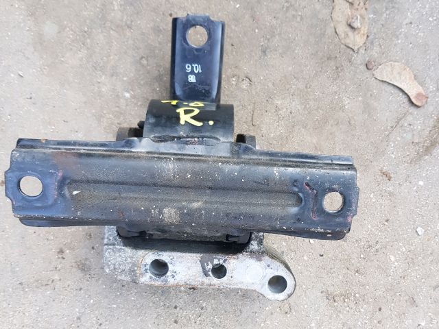 bontott MITSUBISHI LANCER Motor Tartó Bak Jobb