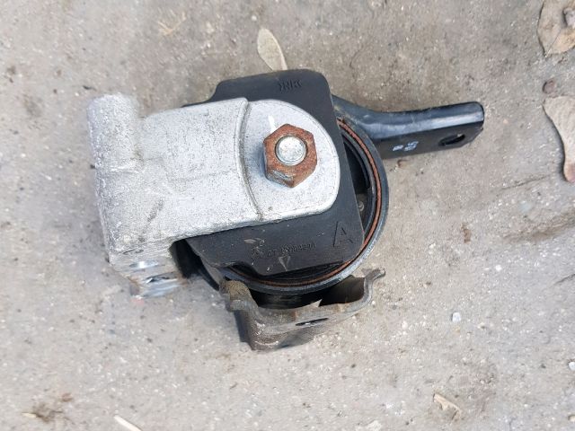 bontott MITSUBISHI LANCER Motor Tartó Bak Jobb