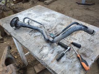 bontott MITSUBISHI LANCER Tankbetöltő Cső (Fém)