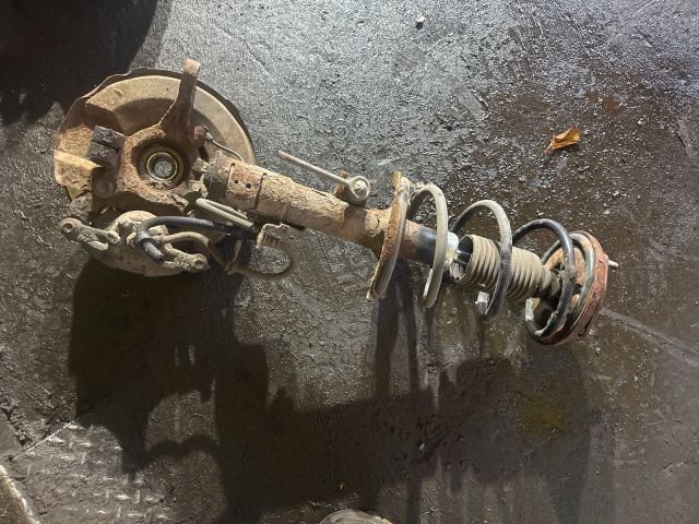 bontott MITSUBISHI LANCER Bal első Csonkállvány Kerékaggyal