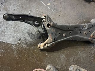 bontott MITSUBISHI LANCER Első Bölcső