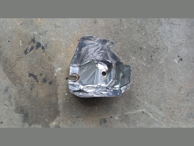 bontott MITSUBISHI LANCER Leömlő Hővédő Lemez