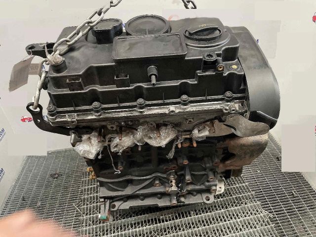 bontott MITSUBISHI LANCER Motor (Fűzött blokk hengerfejjel)