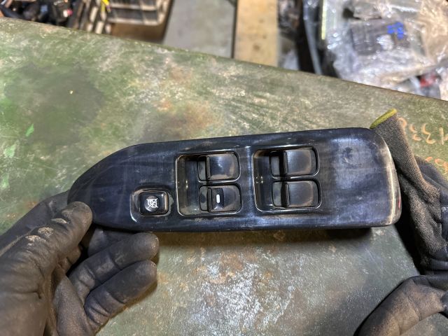 bontott MITSUBISHI LANCER Ablakemelő Kapcsoló Négyes / Kettes