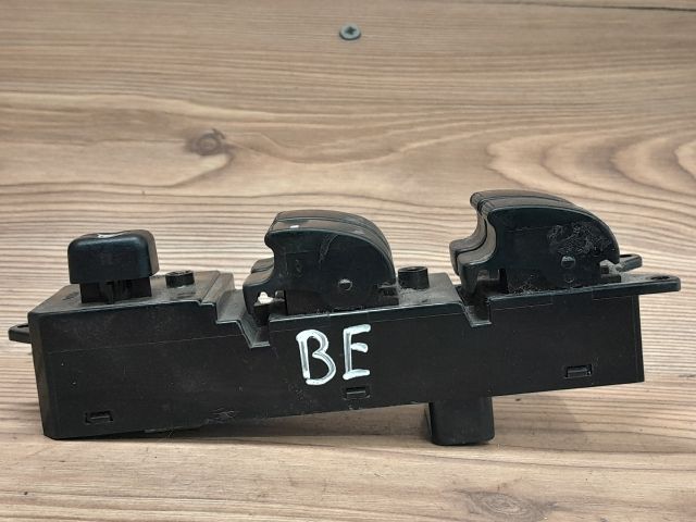 bontott MITSUBISHI LANCER Ablakemelő Kapcsoló Négyes / Kettes