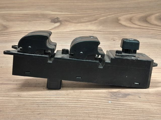 bontott MITSUBISHI LANCER Ablakemelő Kapcsoló Négyes / Kettes