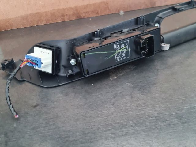 bontott MITSUBISHI LANCER Ablakemelő Kapcsoló Négyes / Kettes