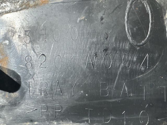 bontott MITSUBISHI LANCER Akkumulátor Tartó