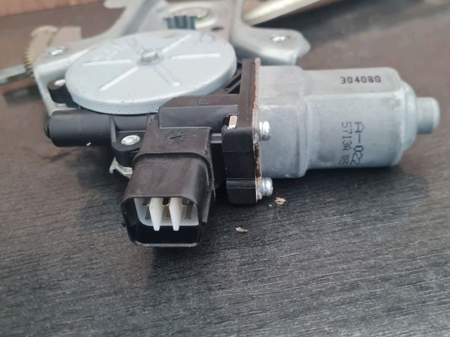 bontott MITSUBISHI LANCER Bal első Ablakemelő Szerkezet (Elektromos)