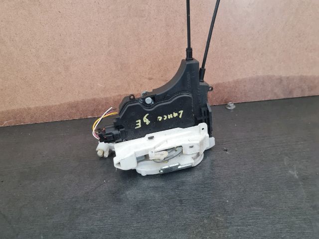 bontott MITSUBISHI LANCER Bal első Ajtózár