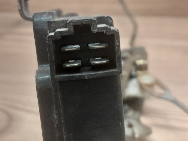 bontott MITSUBISHI LANCER Bal első Ajtózár