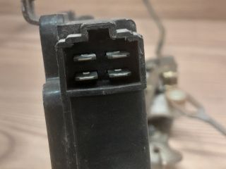 bontott MITSUBISHI LANCER Bal első Ajtózár