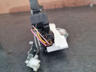 bontott MITSUBISHI LANCER Bal első Ajtózár