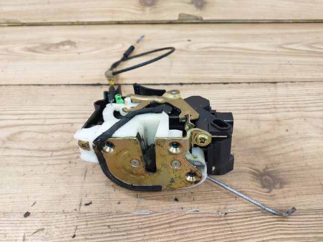 bontott MITSUBISHI LANCER Bal első Ajtózár