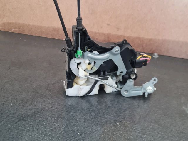 bontott MITSUBISHI LANCER Bal első Ajtózár