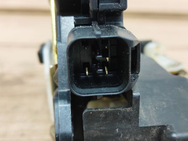 bontott MITSUBISHI LANCER Bal első Ajtózár