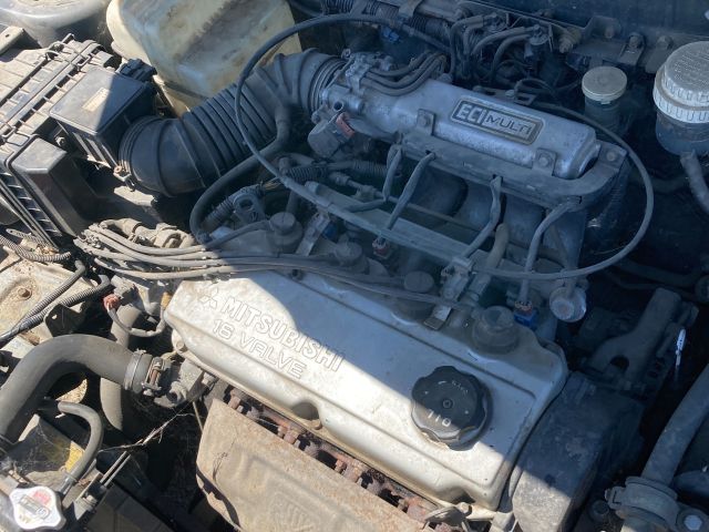 bontott MITSUBISHI LANCER Bal első Belső Küszöb Burkolat