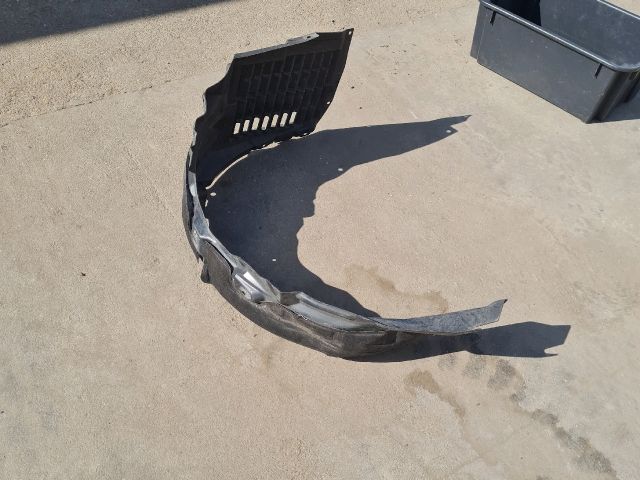 bontott MITSUBISHI LANCER Bal első Dobbetét (Kerékjárati, Műanyag)