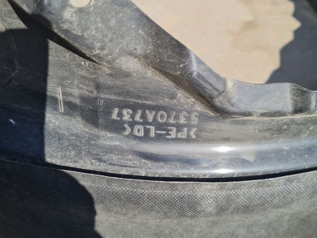 bontott MITSUBISHI LANCER Bal első Dobbetét (Kerékjárati, Műanyag)