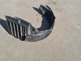 bontott MITSUBISHI LANCER Bal első Dobbetét (Kerékjárati, Műanyag)