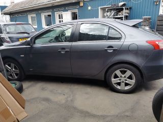 bontott MITSUBISHI LANCER Bal első Felső Zsanér