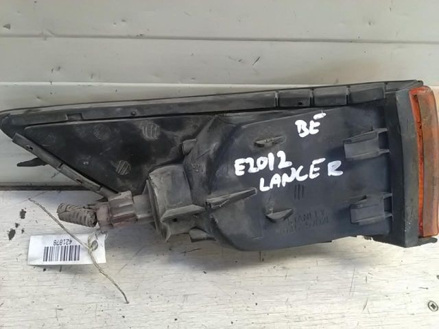 bontott MITSUBISHI LANCER Bal első Irányjelző