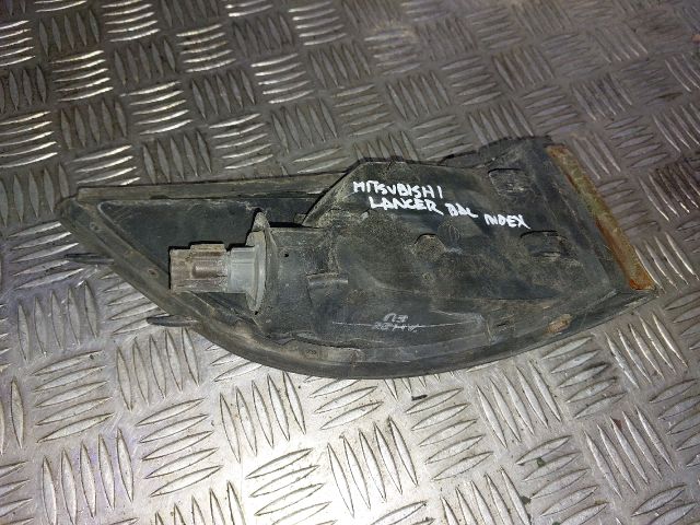 bontott MITSUBISHI LANCER Bal első Irányjelző