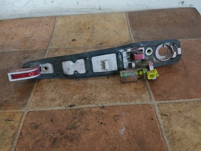 bontott MITSUBISHI LANCER Bal első Külső Kilincs