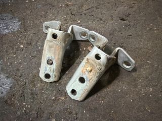 bontott MITSUBISHI LANCER Bal első Zsanér